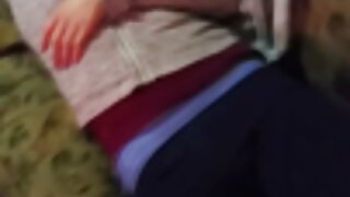 بڑے چھاتی ٹیچر تانیا ٹیٹ نے نوعمر طلباء کے ساتھ ٹکر ماری۔ لوکل سیکسی