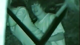 سلویا لارین کی اس پیشکش کی مخالفت نہیں کر سکتی کہ اس کو ان کے سیکسی لڑکی کی ویڈیو لیے بنانے کے لیے تھریسم رکھا جائے۔