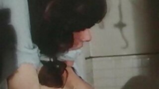 سینگ جاپانی اے وی ماڈل نے اپنی بلی نیو سیکسی ویڈیو کو کھلونے کے لیے اپنے ڈھیلے لباس سے باہر نکالا