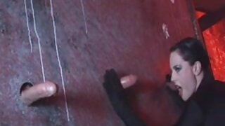 لیسلی بھوک سے سینگ جینیفر سیکسی ویڈیو سیکسی کی بالغ بلی کو کھا رہی ہے۔